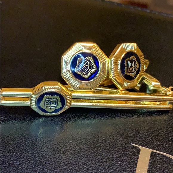 Tie clip and cuff links matching set - Picture 2 of 3